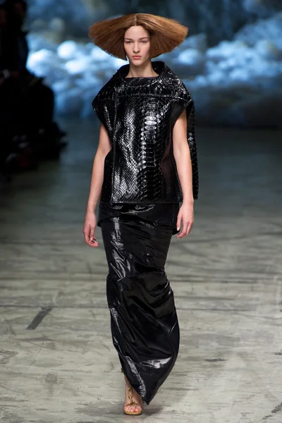 Look 27